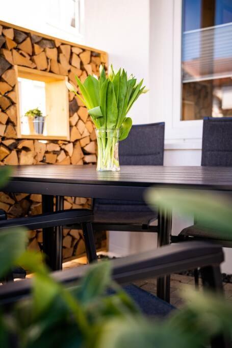 Neu Renoviertes Ferienhaus/Wohnunng Kleine Auszeit Sonnenbuhl Bagian luar foto